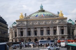 パリではバスに乗って見たオペラ座