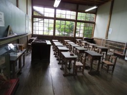 昭和45年に廃校になった小学校が、小木民俗博物館になりました。