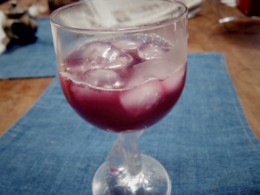 赤紫蘇ジュースの出来上がり。暑い夏にはこれが１番。