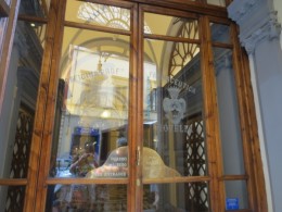 S.M.ノヴェツラ教会の中に薬局。フレンッエに滞在のイタリア人が紹介してくれました。1612年に薬局としてオープン。店に入ると花や香草の香りがただよっています。メヂッチ家ご用達。