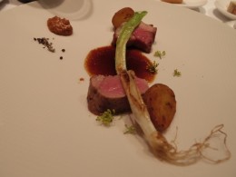 メインデシュ。ひれ肉と長ネギ
