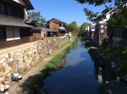 八幡のお堀。時代劇や映画の撮影場所に良く使われている場所。