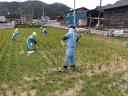 野球をしている少年たち