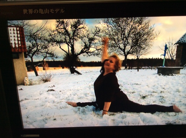 雪の中で踊るベラ