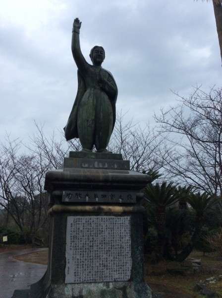 伝説と謎につつまれた、16歳の美少年、天草四郎の銅像。ー