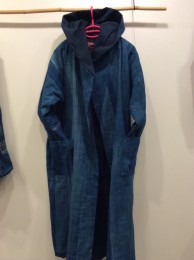 藍無地のコートが好き。 シンプルで飽きがきません。 何と言っても、究極は藍無地！