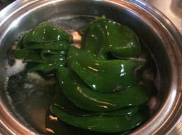 お湯に通したら、綺麗な緑色に。