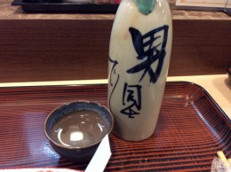 勿論、熱燗。日本人は日本酒だー！