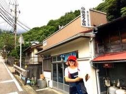 3軒目は、大山入り口にある小出豆腐店。 大山の湧き水を使っていまづ。