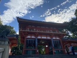 八坂神社西麓から30秒の所にギャラリーがあります。